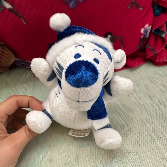 SPECIAL RARE DISNEY WHITE MINI TIGER PLUSHIE NWOT
